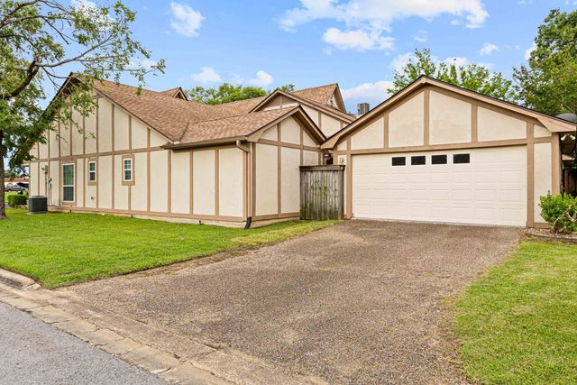 1001 Towne Lake Drive, Longview, TX 75601