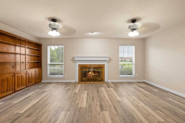 1001 Towne Lake Drive, Longview, TX 75601