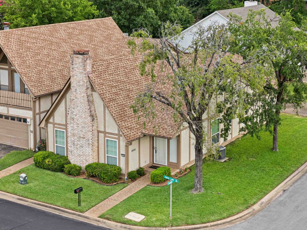 1001 Towne Lake Drive, Longview, TX 75601