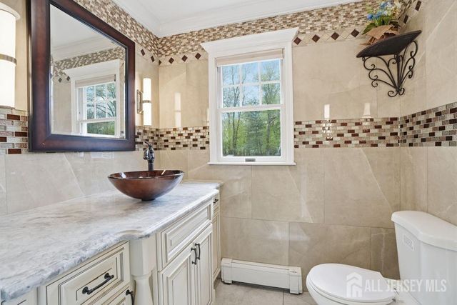 905 N Washington Avenue, Green Brook, NJ 08812