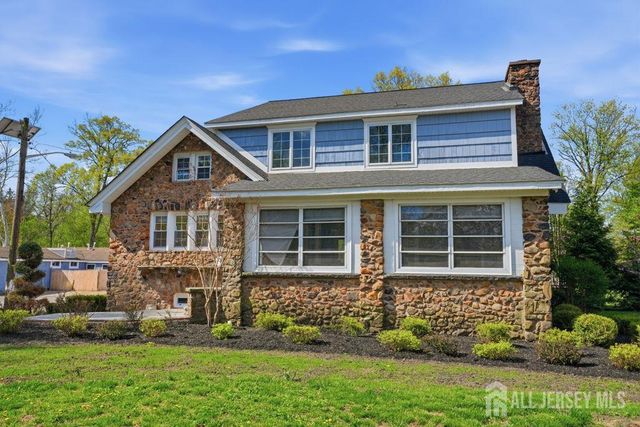 905 N Washington Avenue, Green Brook, NJ 08812