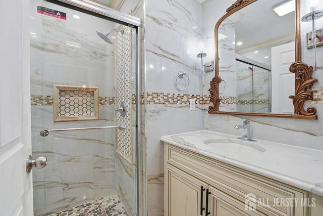 905 N Washington Avenue, Green Brook, NJ 08812