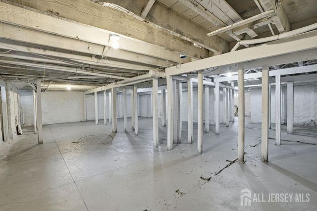 905 N Washington Avenue, Green Brook, NJ 08812