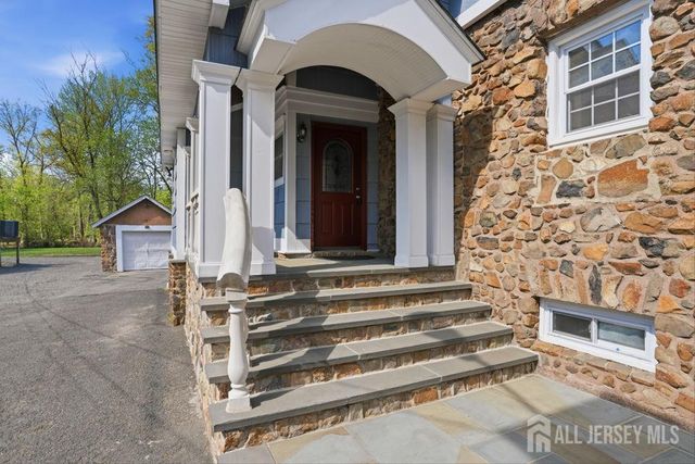 905 N Washington Avenue, Green Brook, NJ 08812
