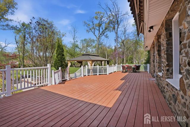 905 N Washington Avenue, Green Brook, NJ 08812