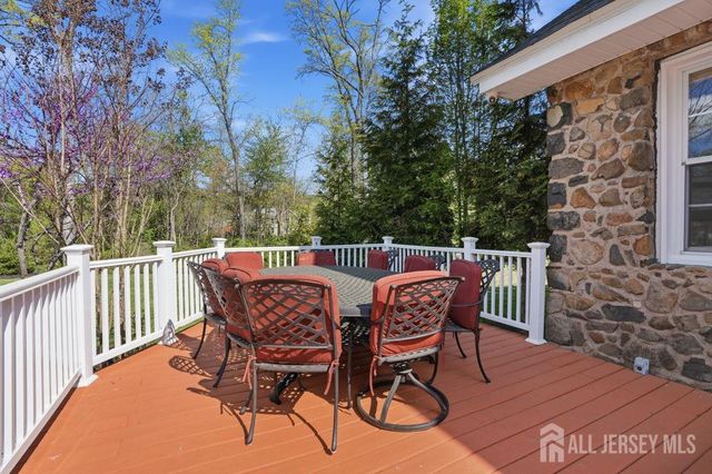 905 N Washington Avenue, Green Brook, NJ 08812