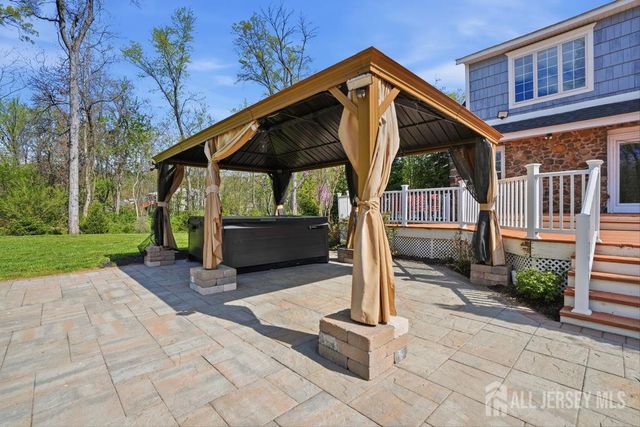 905 N Washington Avenue, Green Brook, NJ 08812