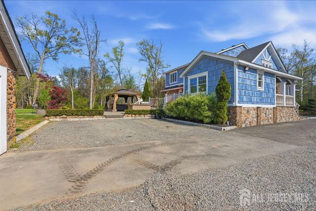 905 N Washington Avenue, Green Brook, NJ 08812
