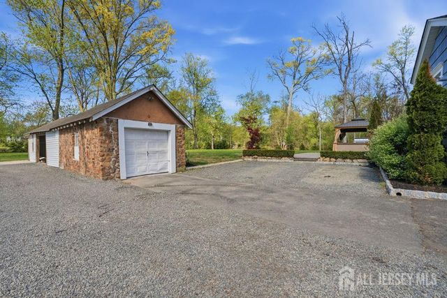 905 N Washington Avenue, Green Brook, NJ 08812
