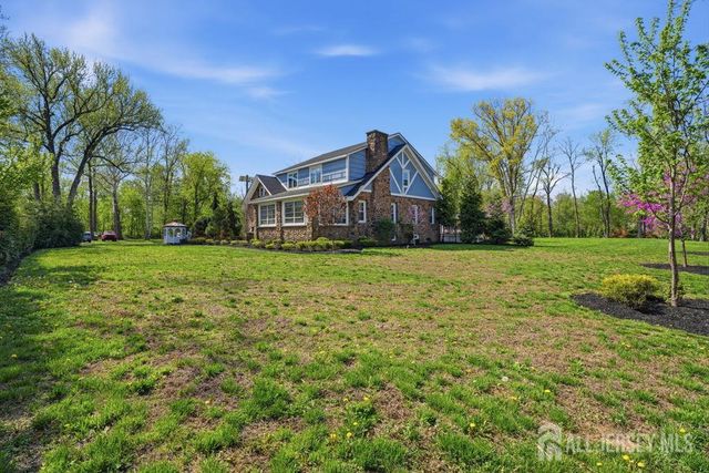 905 N Washington Avenue, Green Brook, NJ 08812