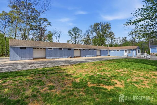905 N Washington Avenue, Green Brook, NJ 08812