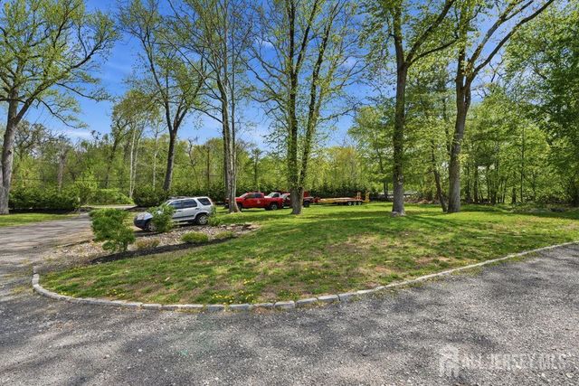 905 N Washington Avenue, Green Brook, NJ 08812