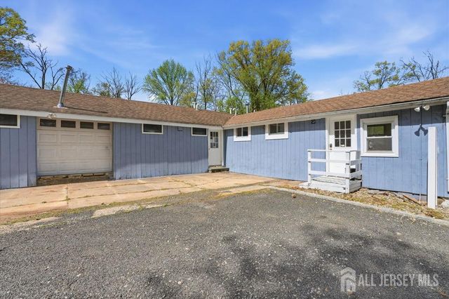905 N Washington Avenue, Green Brook, NJ 08812