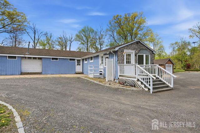 905 N Washington Avenue, Green Brook, NJ 08812