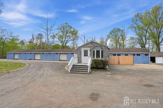 905 N Washington Avenue, Green Brook, NJ 08812