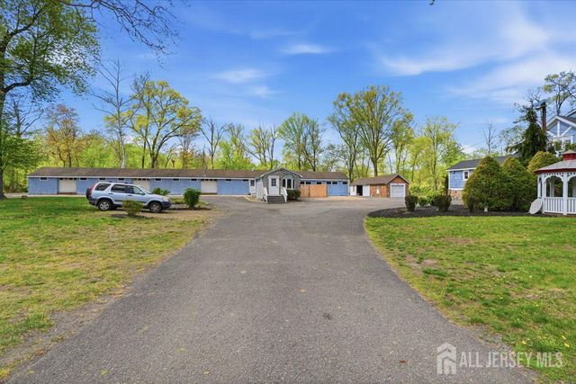 905 N Washington Avenue, Green Brook, NJ 08812