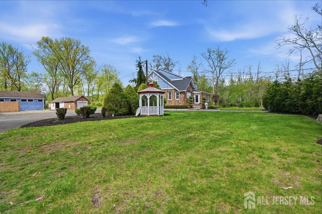 905 N Washington Avenue, Green Brook, NJ 08812