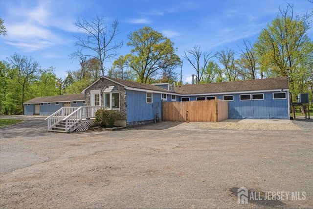 905 N Washington Avenue, Green Brook, NJ 08812