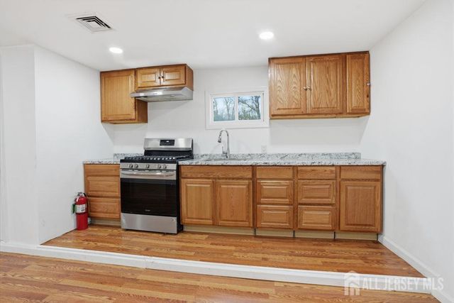 905 N Washington Avenue, Green Brook, NJ 08812