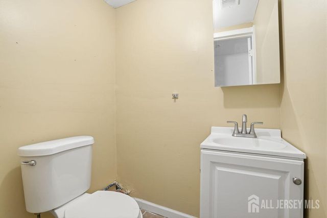 905 N Washington Avenue, Green Brook, NJ 08812