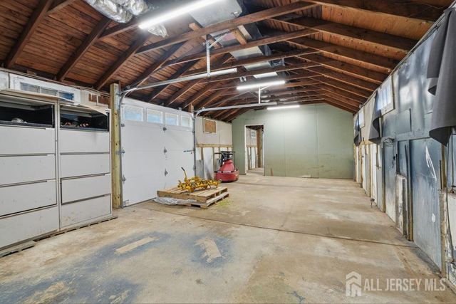 905 N Washington Avenue, Green Brook, NJ 08812