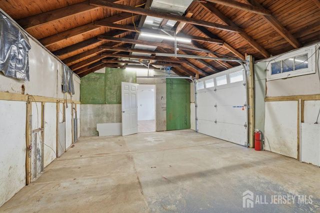 905 N Washington Avenue, Green Brook, NJ 08812