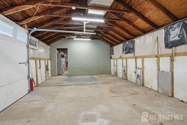 905 N Washington Avenue, Green Brook, NJ 08812