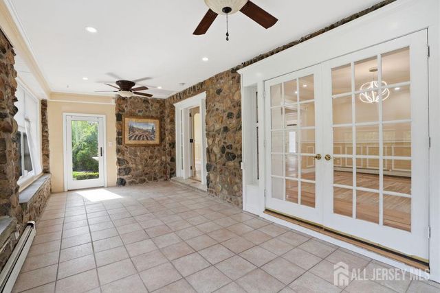 905 N Washington Avenue, Green Brook, NJ 08812