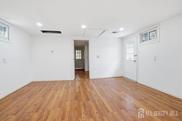 905 N Washington Avenue, Green Brook, NJ 08812