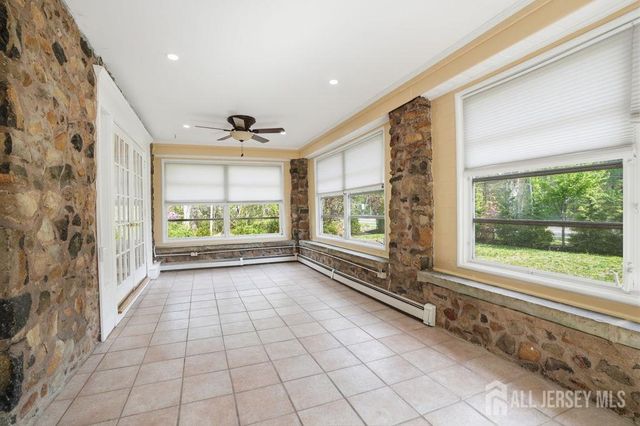 905 N Washington Avenue, Green Brook, NJ 08812