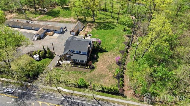 905 N Washington Avenue, Green Brook, NJ 08812