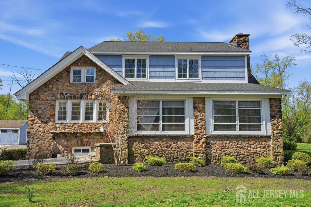 905 N Washington Avenue, Green Brook, NJ 08812