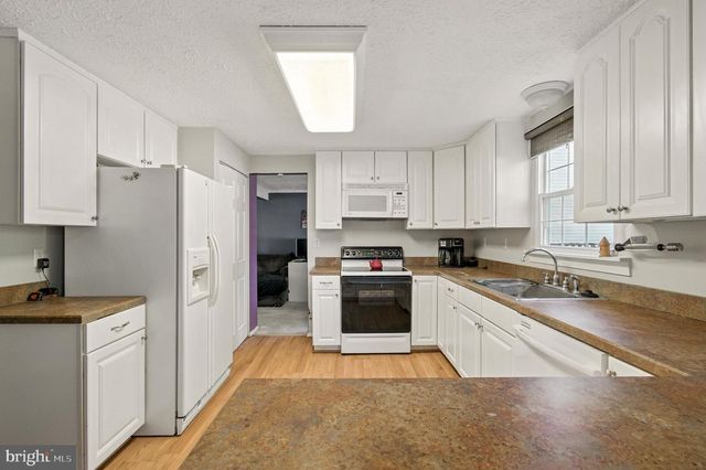 18321 SWAN STREAM DR, Gaithersburg, MD 20877