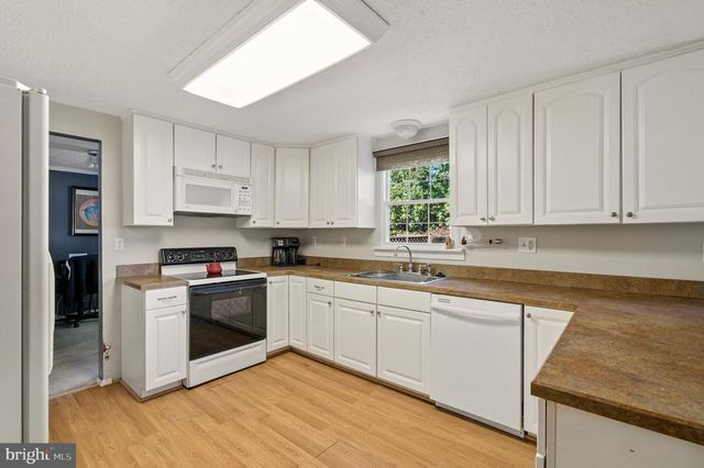 18321 SWAN STREAM DR, Gaithersburg, MD 20877