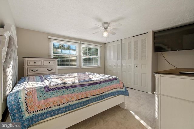 18321 SWAN STREAM DR, Gaithersburg, MD 20877