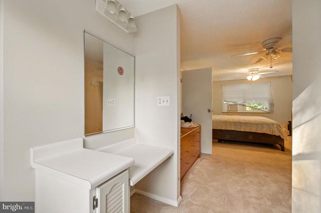 18321 SWAN STREAM DR, Gaithersburg, MD 20877