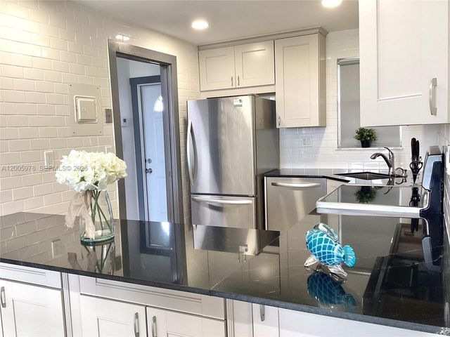 8900 Washington Blvd PH2A, Pembroke Pines, FL 33025