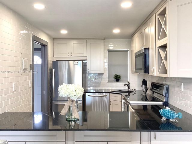 8900 Washington Blvd PH2A, Pembroke Pines, FL 33025