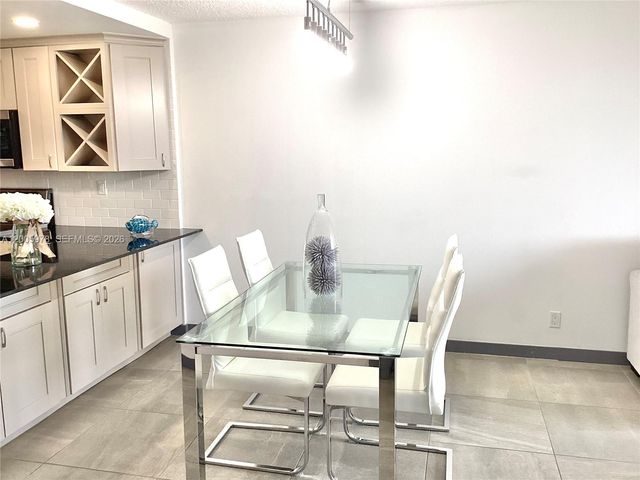 8900 Washington Blvd PH2A, Pembroke Pines, FL 33025