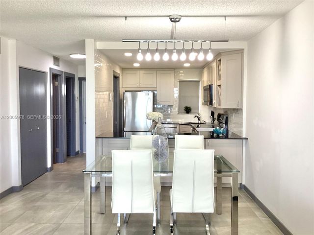 8900 Washington Blvd PH2A, Pembroke Pines, FL 33025