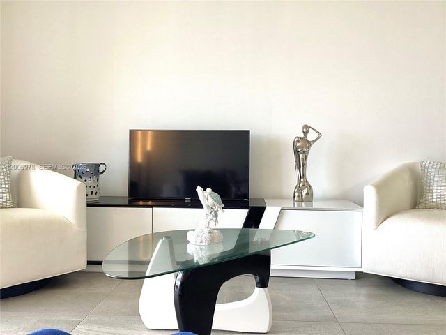 8900 Washington Blvd PH2A, Pembroke Pines, FL 33025