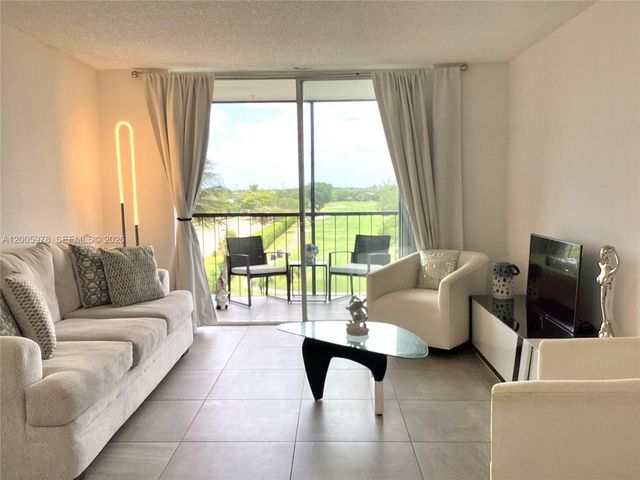 8900 Washington Blvd PH2A, Pembroke Pines, FL 33025