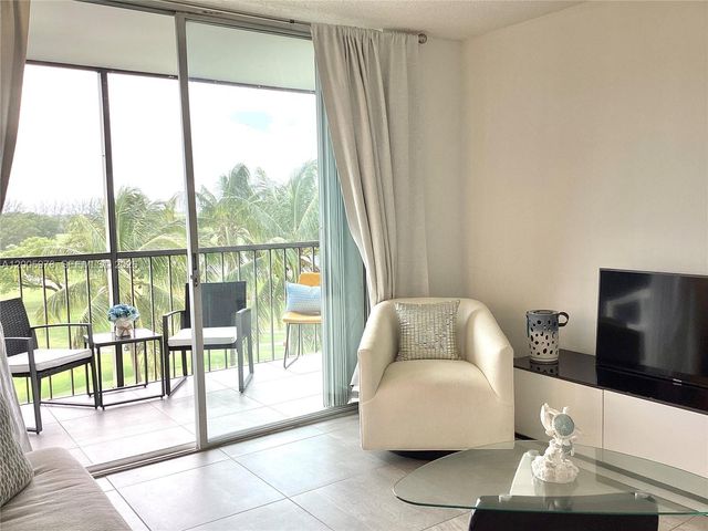 8900 Washington Blvd PH2A, Pembroke Pines, FL 33025