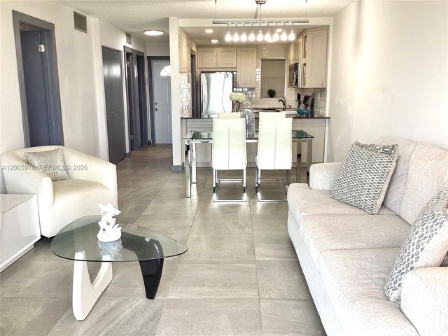 8900 Washington Blvd PH2A, Pembroke Pines, FL 33025