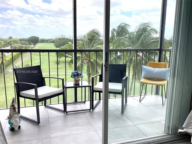 8900 Washington Blvd PH2A, Pembroke Pines, FL 33025