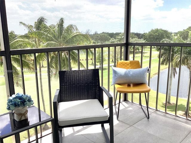 8900 Washington Blvd PH2A, Pembroke Pines, FL 33025