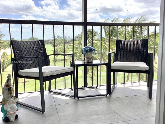 8900 Washington Blvd PH2A, Pembroke Pines, FL 33025