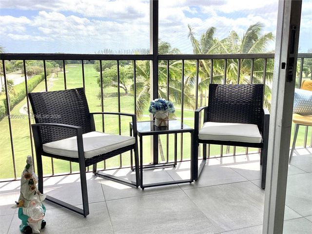 8900 Washington Blvd PH2A, Pembroke Pines, FL 33025