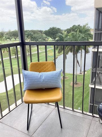 8900 Washington Blvd PH2A, Pembroke Pines, FL 33025