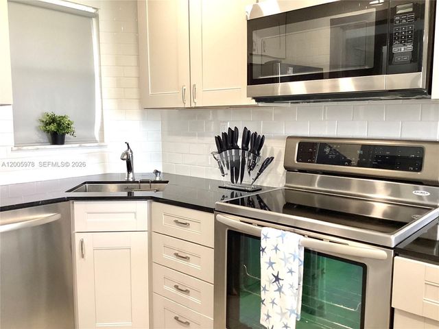 8900 Washington Blvd PH2A, Pembroke Pines, FL 33025